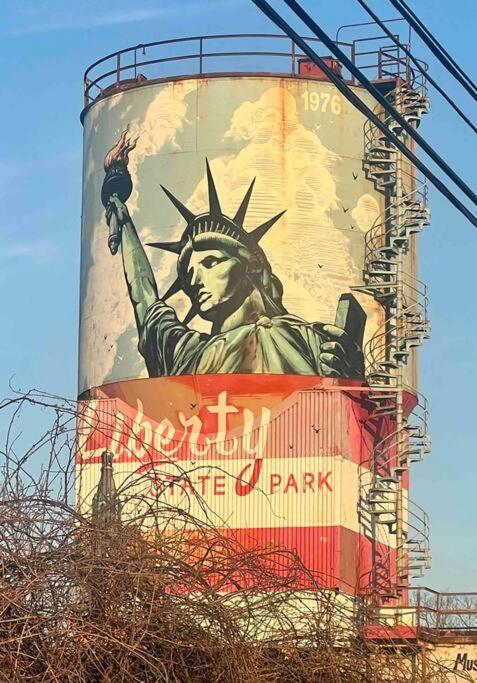 2 Bedroom Apartment, Close To Nyc & Downtown Jc! Apartment